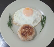 Котлета домашняя с яйцом