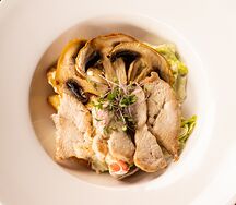 Тёплый салат с курицей