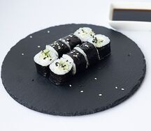 Ролл с огурцом и сыром