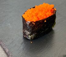 Гункан с икрой летучей рыбы