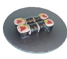 Ролл с тунцом и огурцом