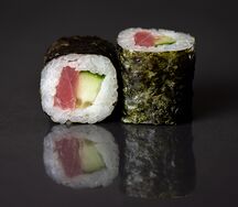 Ролл с тунцом и огурцом