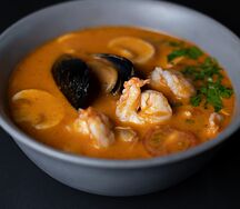 Том ям с морепродуктами