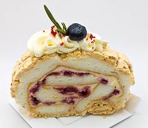 Меренговый рулет с малиной