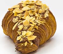 Миндальный круассан