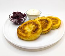 Сырники с крем-пломбир и ягодным конфитюром