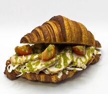 Круассан с куриной грудкой