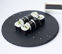 Ролл с сыром и огурцом