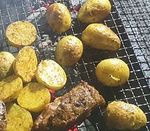 Картофель с салом на углях 