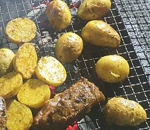 Картофель с салом на углях 