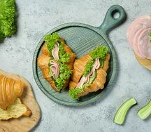 Круассан с ветчиной