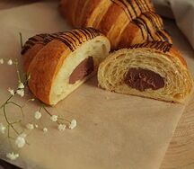 Круассан с шоколадным кремом