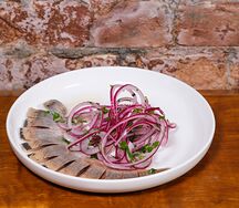 Сельдь с луком