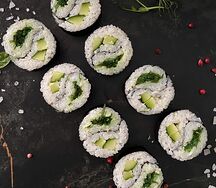 Инь и ян с огурцом и чукой