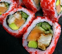 Ролл Калифорния с угрем и лососем
