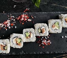 Ролл с угрем и творожным сыром