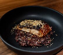 Стейк лосося с диким рисом