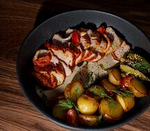 Филе индейки с картофелем бейби и соусом вителло тоннато