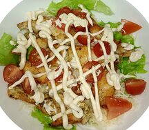 Салат Цезарь с курицей