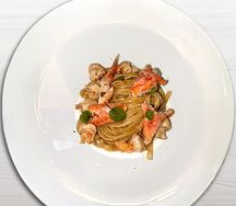 Казаречче с крабом и креветками