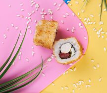 Жареный ролл с курицей