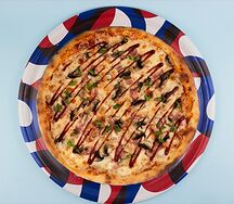 Пицца с соусом барбекю