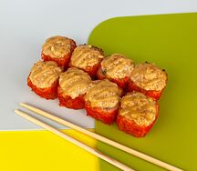 Запеченный ролл с цыпленком и беконом