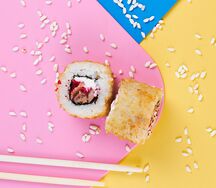 Жареный ролл с угрем и лососем