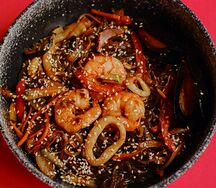 Бататовая лапша с морепродуктами