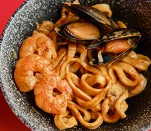 Удон с морепродуктами в сливочном соусе