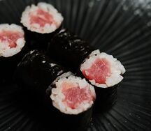 Ролл с лососем