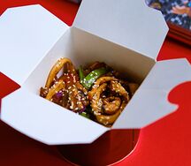 Удон с курицей в остром соусе кимчи