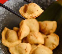 Агэ-гёдза с курицей во фритюре