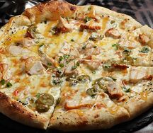 Пицца Курица и халапеньо