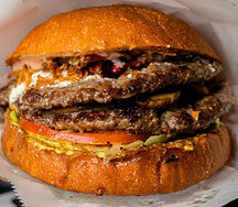 Бургер с двойной котлетой