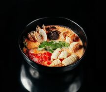 Том ям с морепродуктами