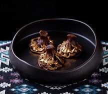 Шоколадные хинкали с манго и нутеллой