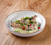 Куриное филе с картофельным пюре, артишоками в сливочно-грибном соусе