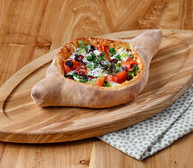 Хачапури с лососем и яйцом пашот