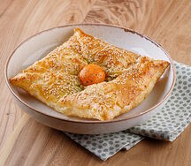 Мини-пеновани с рикоттой и сулугуни, аджикой, мятой и зеленым луком