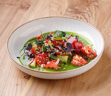 Ореховый овощной салат с муссом из мацони и шпината