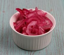 Маринованный лук со специями