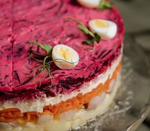 Салат Селедка под шубой, кусочек