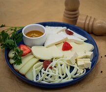 Плато грузинских сыров 