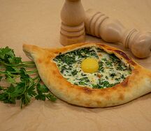 Хачапури по-аджарски со шпинатом и зеленью 