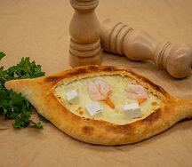 Хачапури по-аджарски с креветкой