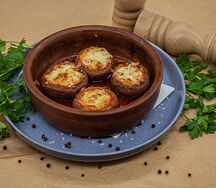 Запеченные шампиньоны с сулугуни 