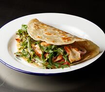 Лепешка роти с курицей