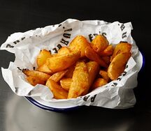 Картофельные дольки в специях 