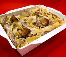 Паста с курицей и грибами